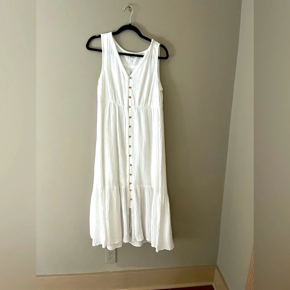 beachlunchlounge White Button-Front Tiered Maxi Dress - Picture 1 of 7
